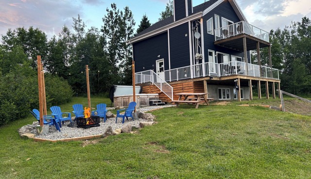 Le Rassembleur SPA & GAME ROOM in Petite-Rivière-Saint-François