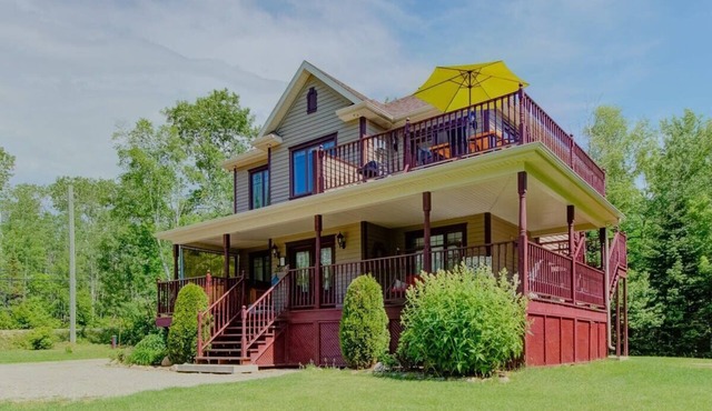 L'Escapade - Spa, billard & foyer in Petite-Rivière-Saint-François