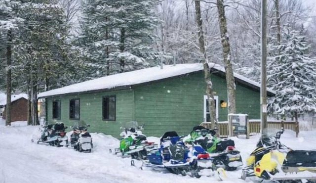 Cabin w/gas fireplace, playground& AuTrain Lk Access in AuTrain