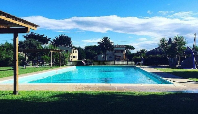 Casa Aneto A: A welcoming apartment surrounded by the greenery, with Free WI-FI. in Castagneto Carducci
