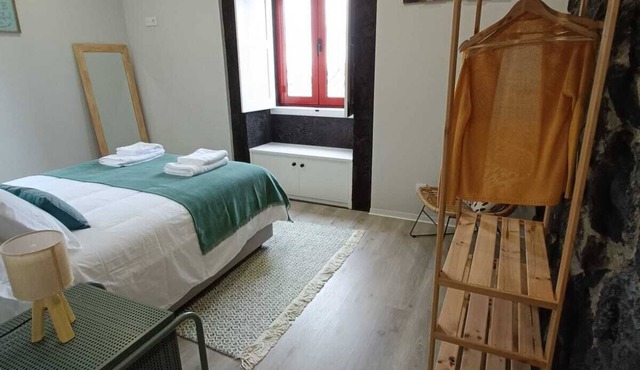 Casa do Poço - cozy house in a rural parish,a quiet space with sea views. in Santa Bárbara