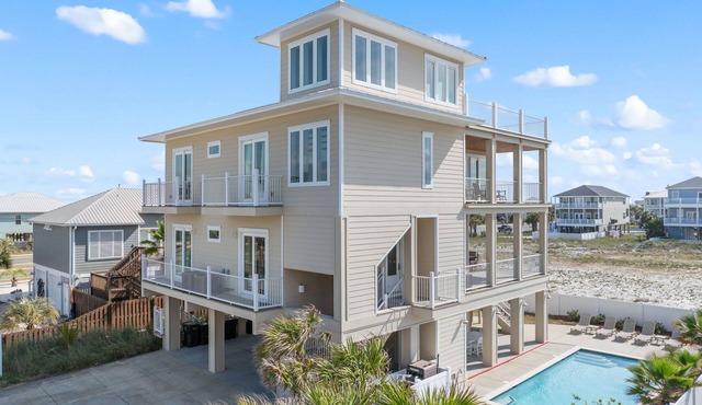 Castle de Playa 🌊 Gulf-View Estate w/Pool, Rooftop Deck + Elevator in Pensacola Beach