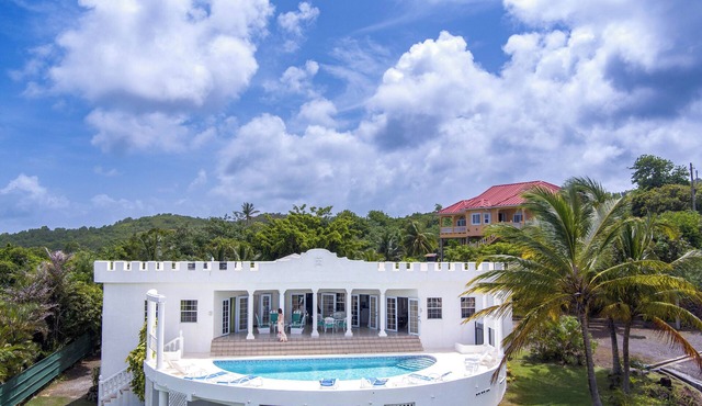 Castles Villa 7 is a Charming 3-bedroom villa with its own private pool. in Savannes bay