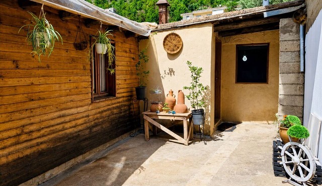 Cave 2000 - Rustic in Hayata