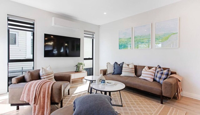 Central Oasis Townhouse with Parking and Air-con in Auckland Central Suburbs
