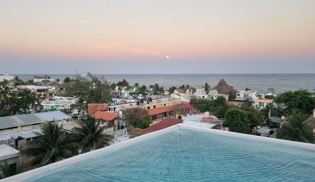 Central 4-bedroom, 3 bath Condo with WiFi, AC in fantastic Puerto Morelos in Puerto Morelos