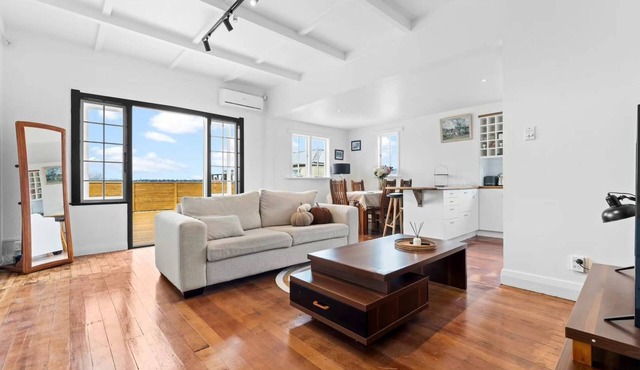 Central 4BR Family Home w/Parking -Near Auckland CBD in Auckland