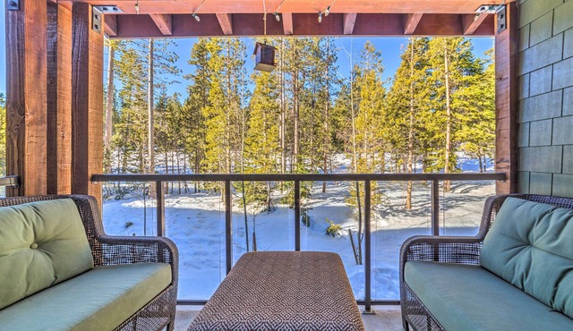 Central Mammoth Lakes Townhome ~ 1 Mi to Slopes in Mammoth Lakes