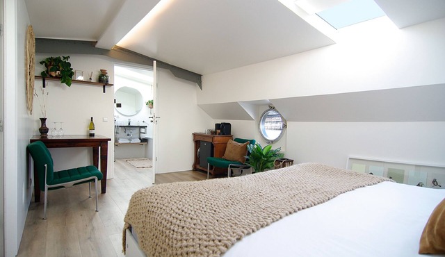 Central & Modern studio on Eco-Houseboat Excelsior! in Amsterdam-West