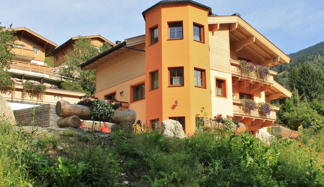 Chalet with sauna on the slopes in Saalbach-Hinterglemm