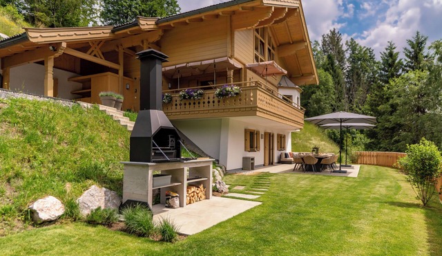Chalet with breathtaking views and large terrace in Saalbach-Hinterglemm