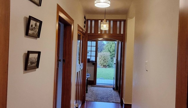 Charming 1920's character filled Bungalow! Modern twist. Minutes to town in Taumarunui