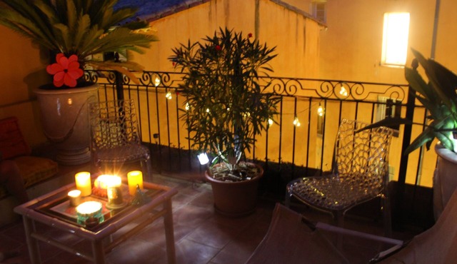 CHARMING 2-bedroom apartment in the very heart of the city, with a terrace and air conditioning in Grasse