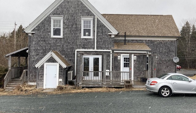 Charming 2-bedroom Cape Cod style Inn in Musquodoboit Harbour with WiFi, AC in Musquodoboit Harbour