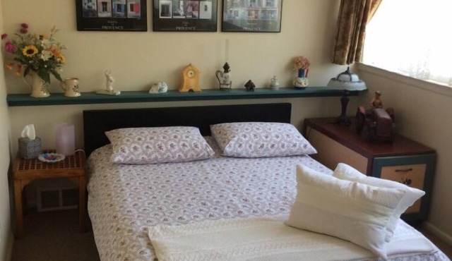 Charming 3rd Flr Bedroom with Private Bath & Roof-Deck & Parking in Philadelphia