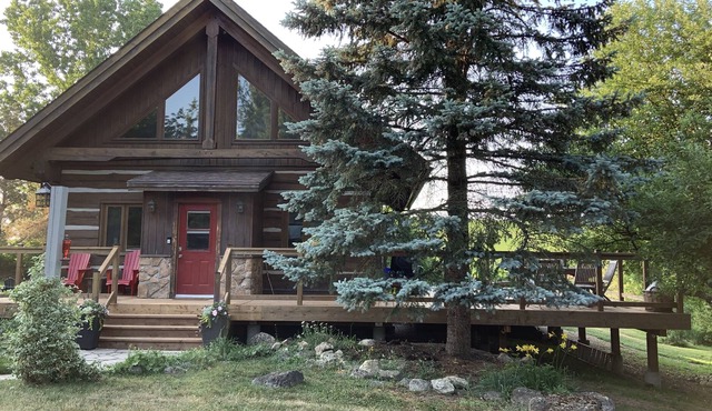 Charming 4 Bedroom Chalet located on a 1-acre lot w/hot tub. in Clarksburg