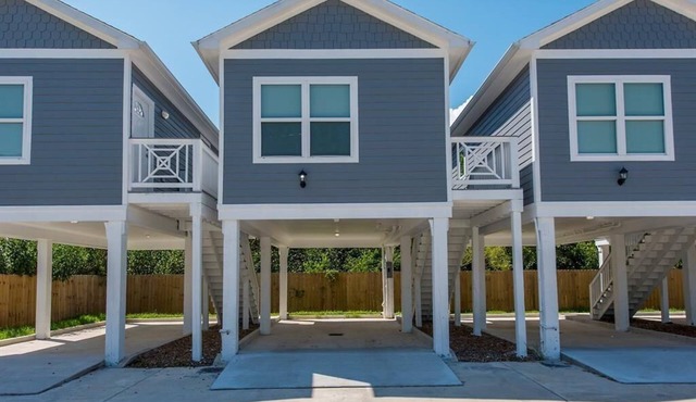 Charming cabin with full kitchen! Unit 5/6 in San Leon