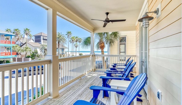 Charming Grayton Beach House, 5BR, Parking For 3, Gulf views, Steps To Red Bar, And The Beach! in Grayton Beach