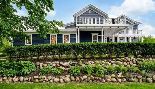 Charming Historic Home with Luxury Suites & Courtyard in Excelsior