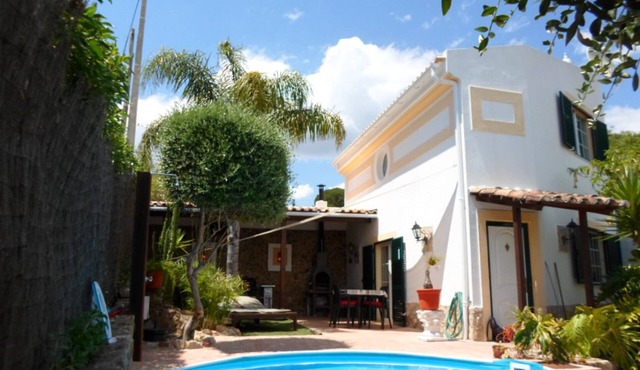 Charming house in central Algarve in quiet highland, only 18 km to airport in Algarve