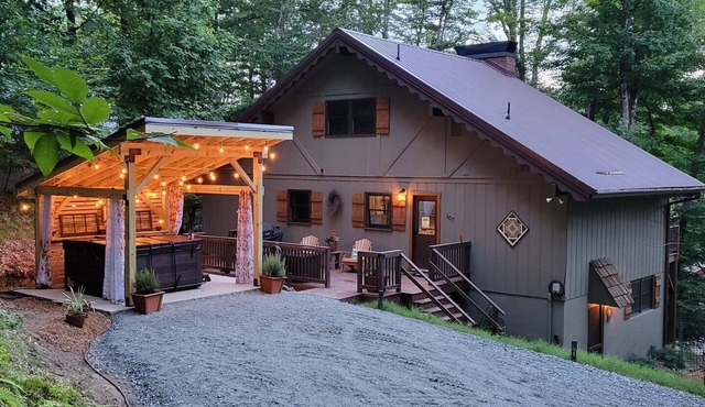 Charming Modern Cabin in Beech Mountain