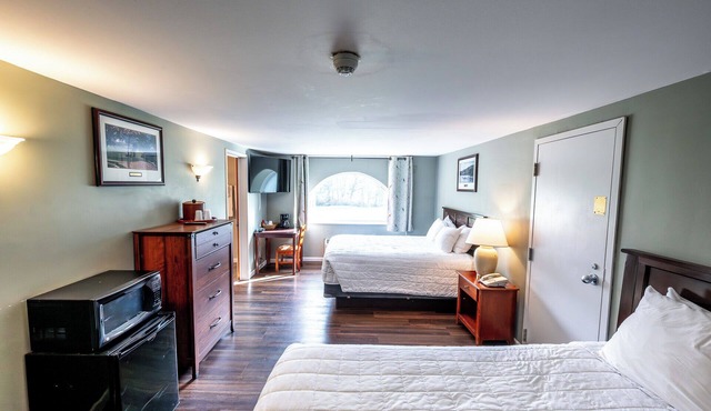 Charming Mountain Hideaway | Relax in Comfort Surrounded by Scenic Views in East Stroudsburg