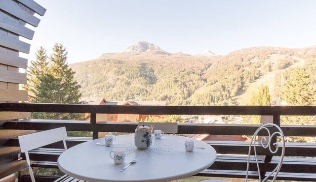 Charming Studio in Serre-Chevalier for 4 - Balcony, Mountain View, and Parking in Saint-Chaffrey