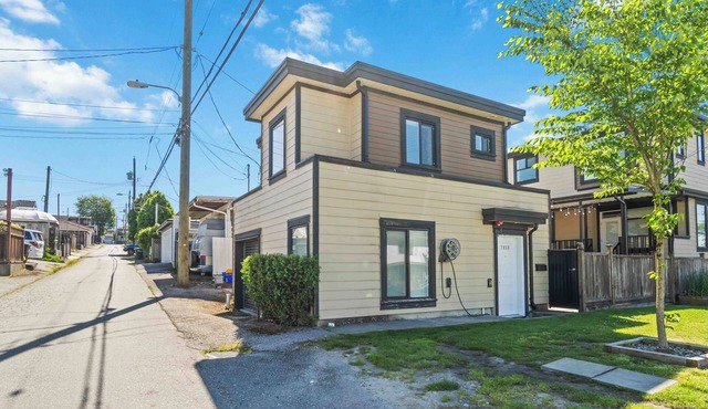 Chic 1BR Laneway House in South Vancouver in Vancouver