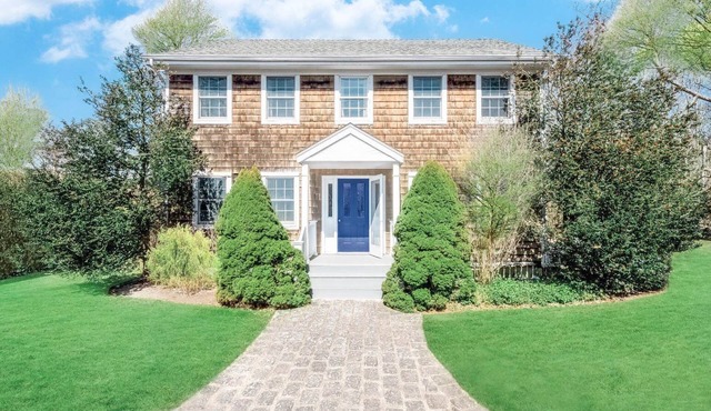 Chic Hamptons classic 5-bedroom steps from the Village in East Hampton