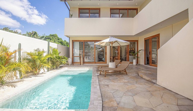 Chic Villa Living, Hidden in the Calm of Tumbak Bayuh in Canggu