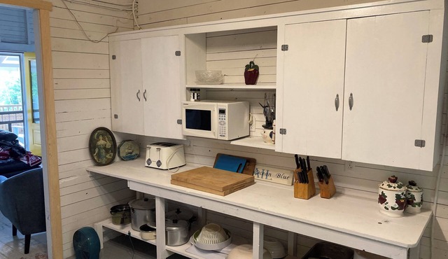 Classic Seaman's Lodge - directly across from the Quarterdeck (Pet Friendly!) in Summerville Center