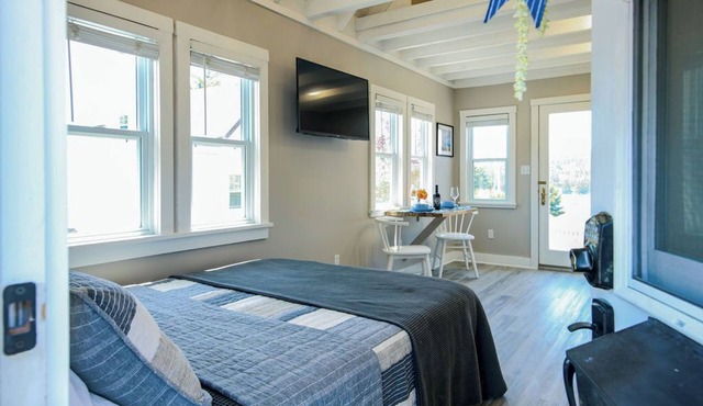 Coastal Bunkie Retreat | Near Halifax | Sauna Access | Private Beach in Boutiliers Point