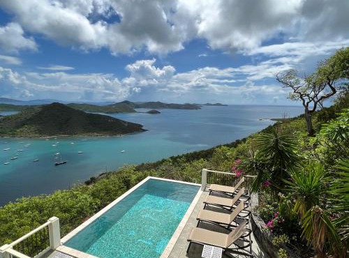 COCONUT BREEZE VILLA: MESMERIZING VIEWS, COOLING TRADEWINDS in Coral Bay