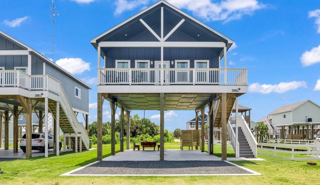 Come down to the quiet side of Crystal Beach 🏖️ in Bolivar Peninsula