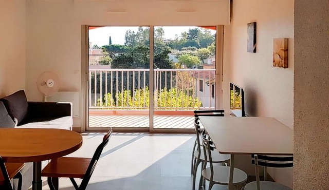 Comfortable Studio With Balcony Close To The Beach in Sainte-Maxime