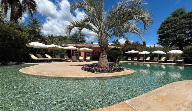 Comfortable villa with private landscaped garden, swimming pool in Carros