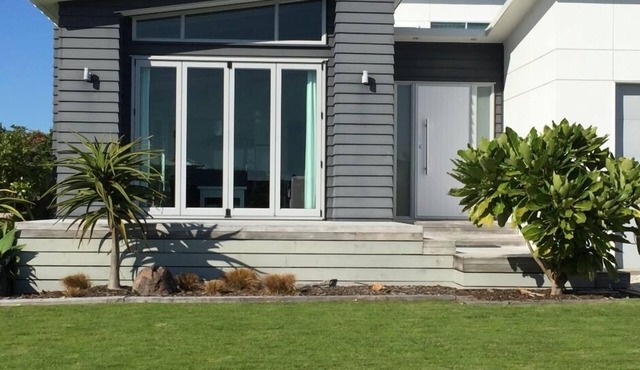 Contemporary 4 Bedroom Beach House. in Omaha Beach