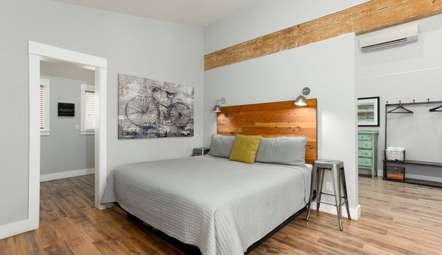 Contemporary Chic │West Side │Walk Everywhere │Hot Tub │One Block to River in Bend