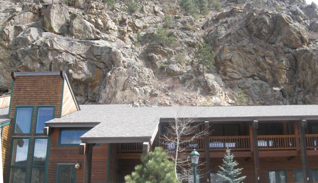 Convenient Downtown Loft With Balcony, At River Confluence, Walk To Restaurants in Estes Park