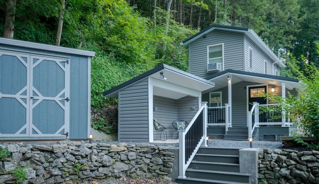 COOL CREEK COTTAGE: PSU Spring Creek Waterfront Oasis with Hot Tub in Bellefonte