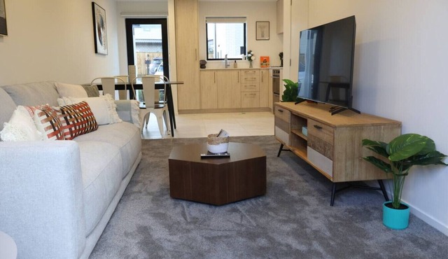 Cosy 2BR House in Awaroa Road in Auckland