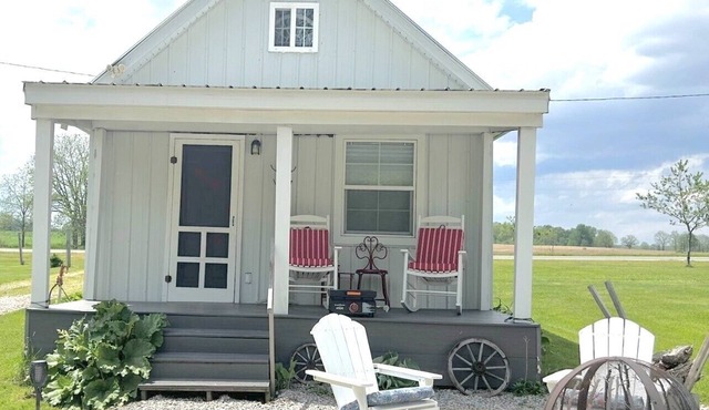 Cottage in Bancroft countryside for the perfect relaxing getaway. in Bancroft