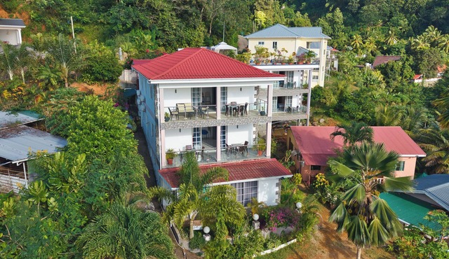 Cozy 1-bedroom studio in beautiful Anse Royale with AC