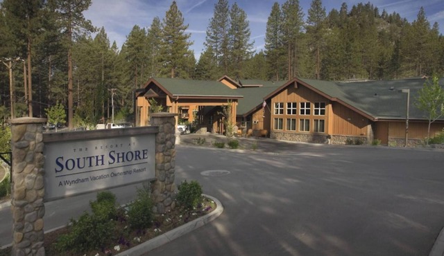Cozy 2-bedroom condo in lovely Zephyr Cove with AC near lake and state park in Zephyr Cove