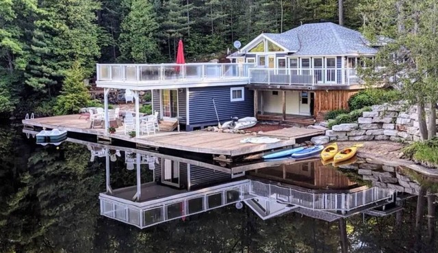 Cozy bungalow in quiet bala bay on lake muskoka. Muskoka Lake in Torrence