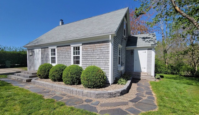 Cozy Cape Located In The Beautiful Seaside Town of Mahone Bay in Mahone Bay