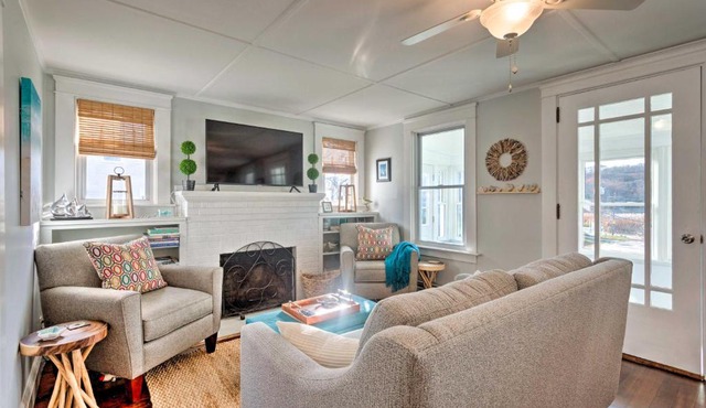 Cozy Coastal Cottage 5 Mi to Narragansett Beach! in Narragansett