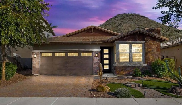Cozy Desert Winter Haven in Peoria