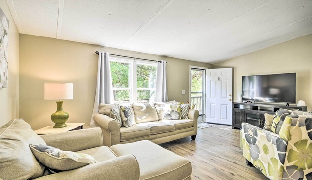 Cozy House w/Huge Yard ~ 16 Mi to Fort Bragg in Lillington