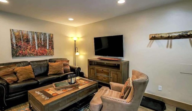 Cozy Val d'Isere Chalet- Steps into Town! in Breckenridge